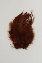 Load image into Gallery viewer, Dyed Strung Saddle Hackle